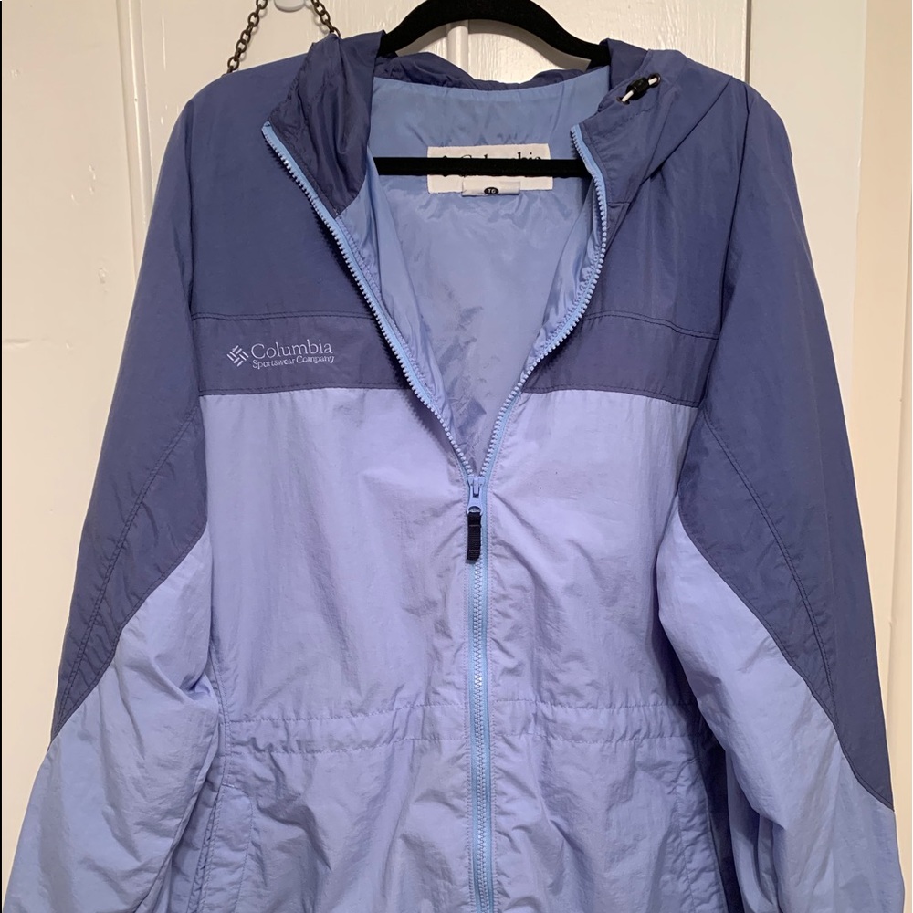 Women’s Columbia raincoat/windbreaker size XL